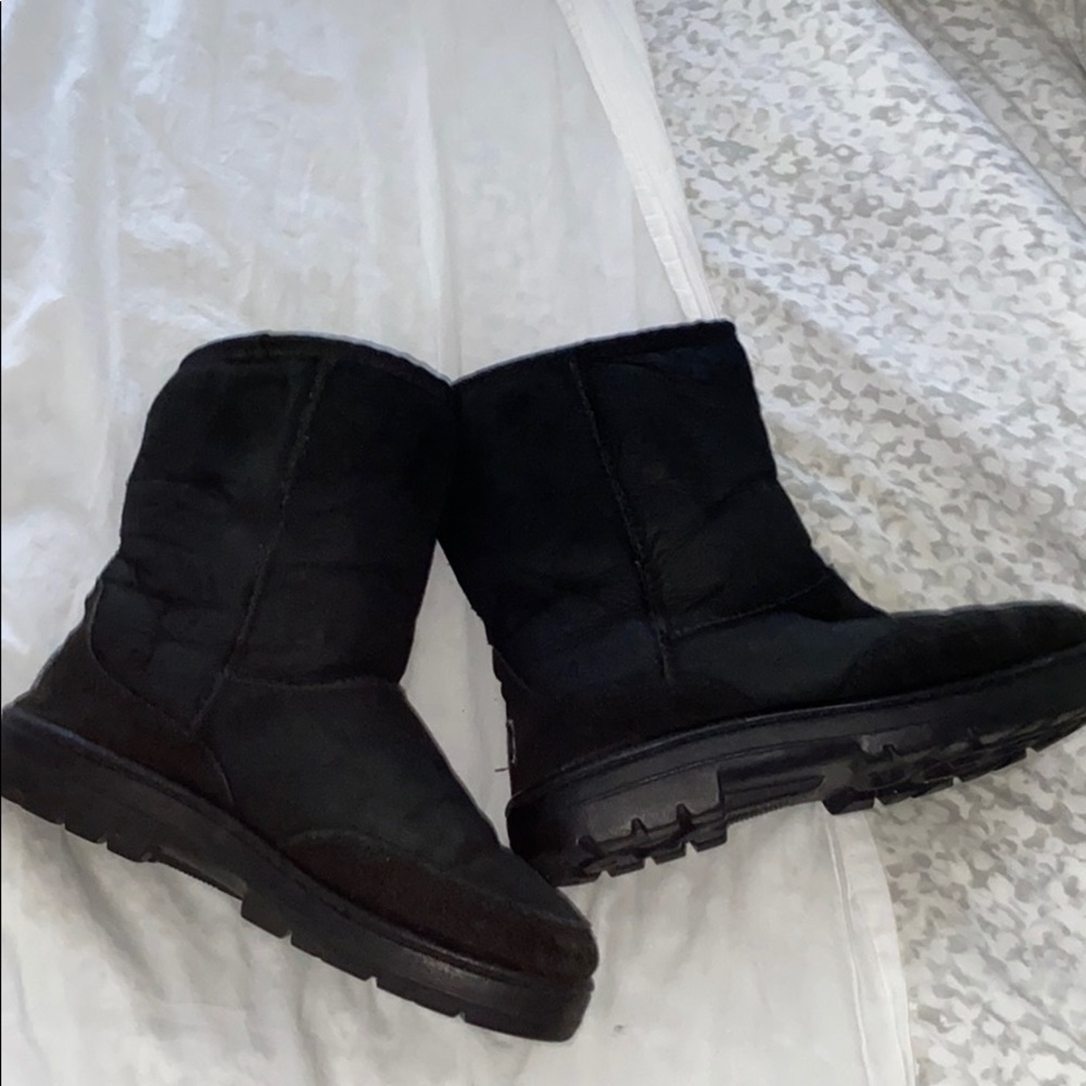 Worn uggs.... still in decent condition